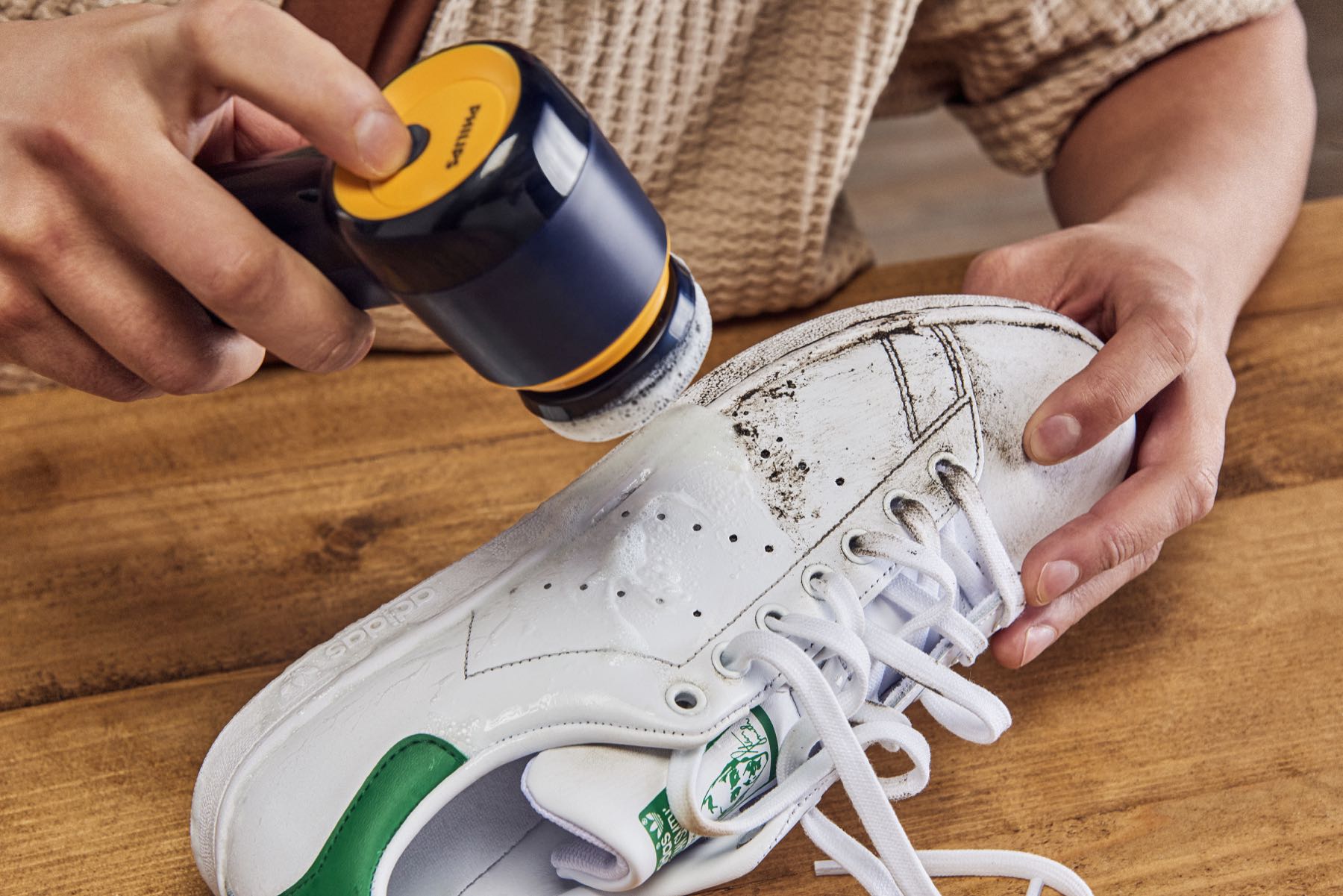 Avec son Sneaker Cleaner, Philips dégaine l'invention du siècle