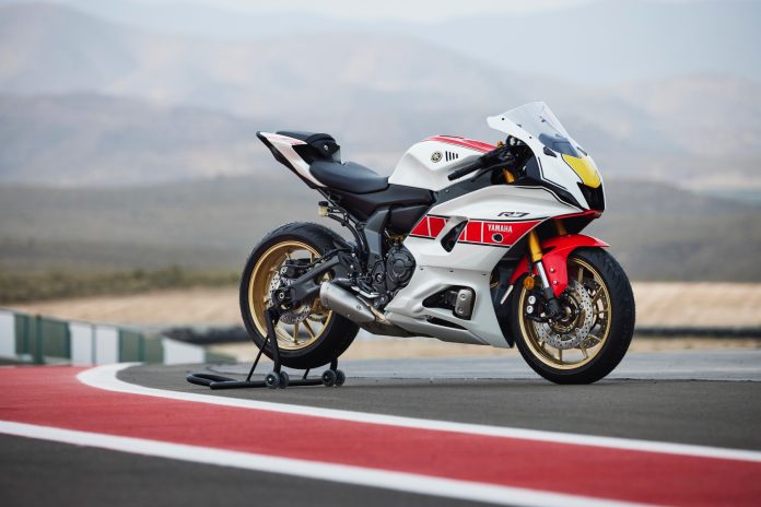 Essai moto - Yamaha R7
