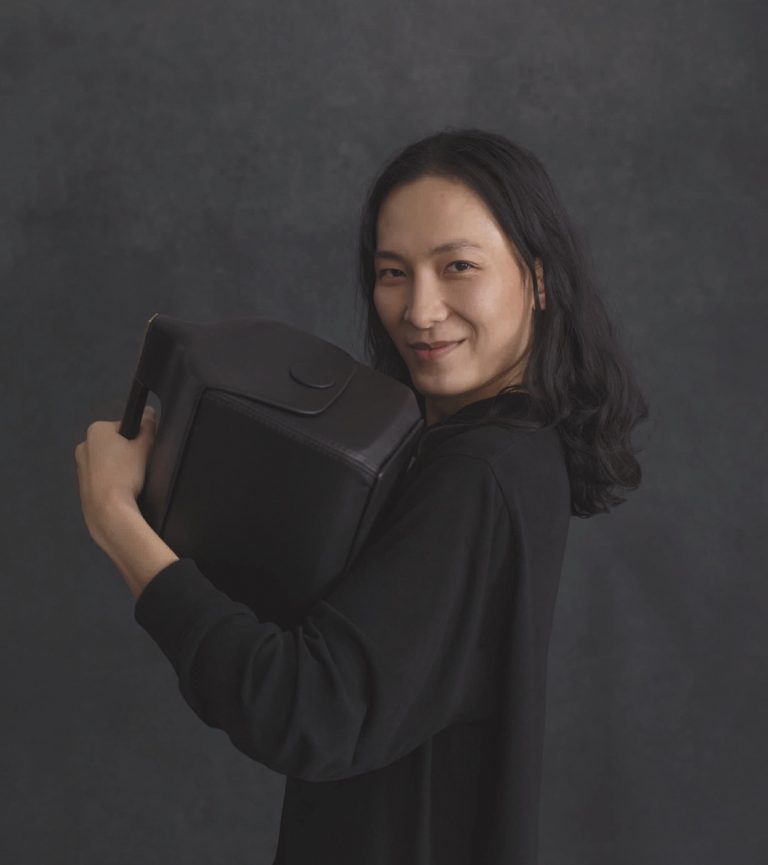 Un sac Alexander Wang pour Magnum et Bella Hadid