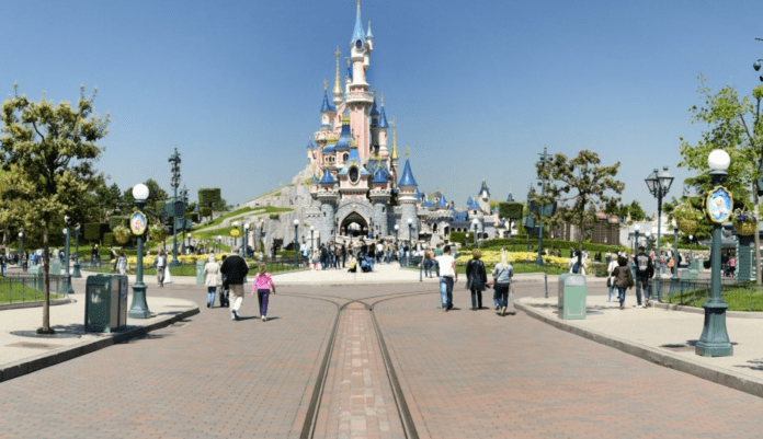 Disneyland Paris redistribue 15 tonnes de denrées alimentaires à des associations solidaires