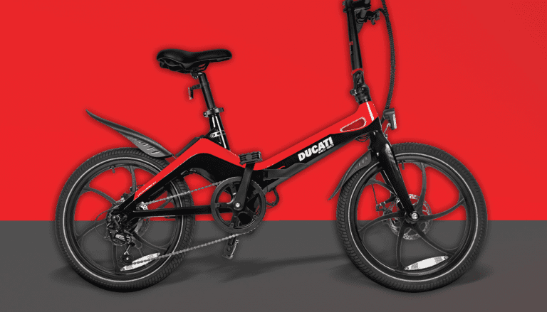 Le vélo électrique pliant léger et gonflé de Ducati débarque