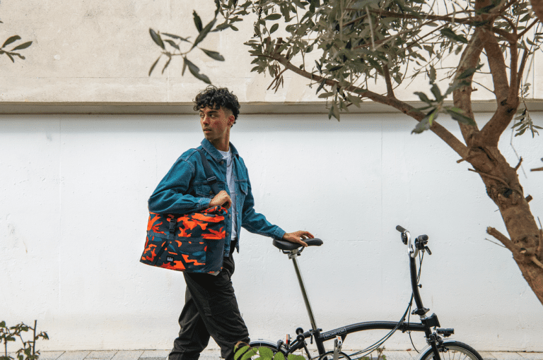 Brompton dévoile DISRUPT, une gamme de sacs pour emballer les urbains