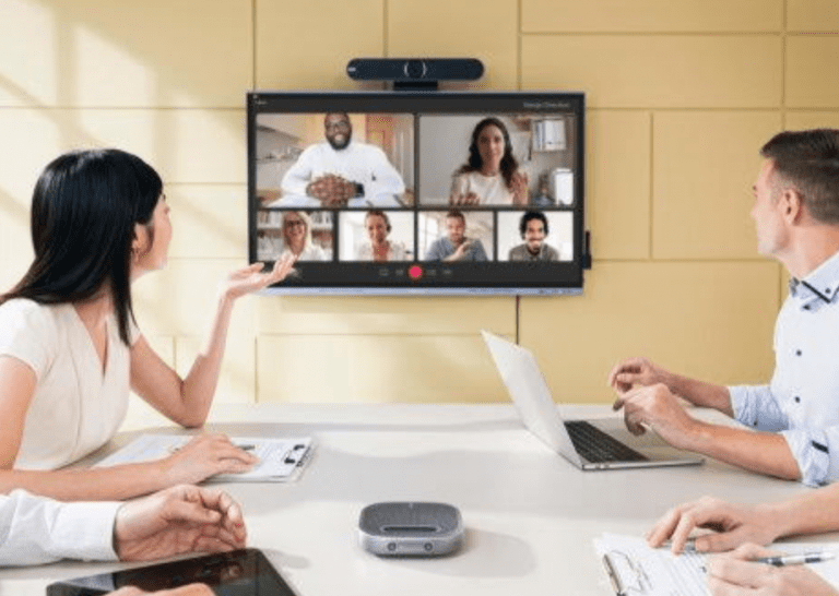 Des écrans interactifs 86′ 4K de ViewSonic pour la vidéoconférence