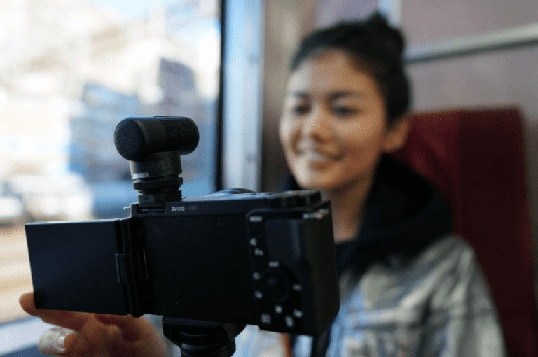 Un Sony ECM-G1 ultra-compact et auto-alimenté pour les vlogueurs