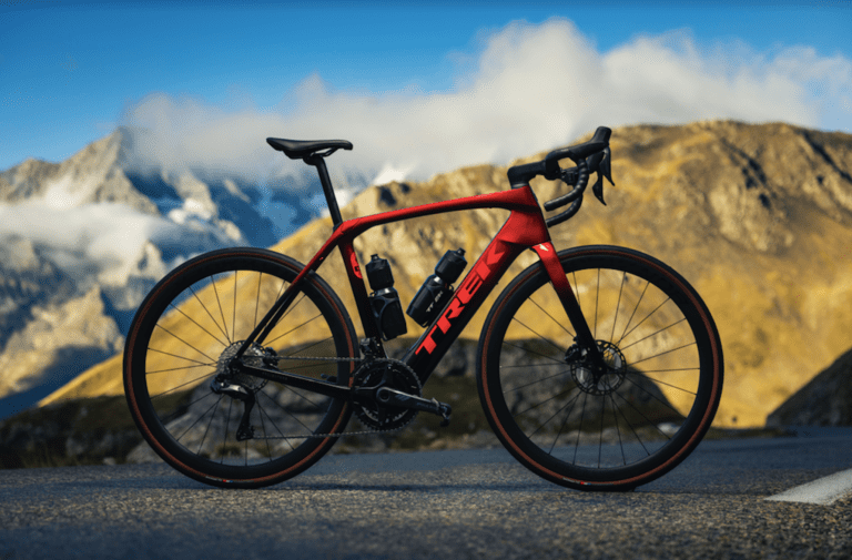 Trek dévoile son vélo électrique ultra-léger, le Domane+ SLR