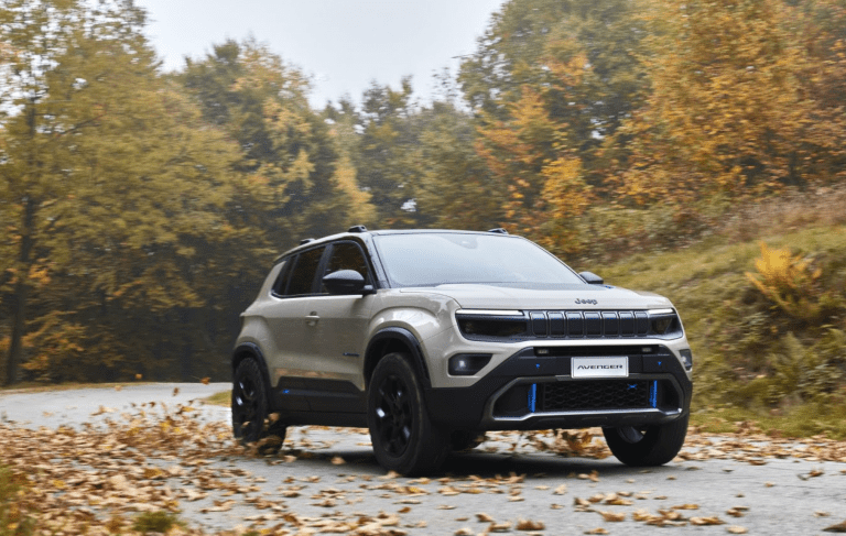 Jeep dévoile l’Avenger 4xe Concept au Mondial de Paris