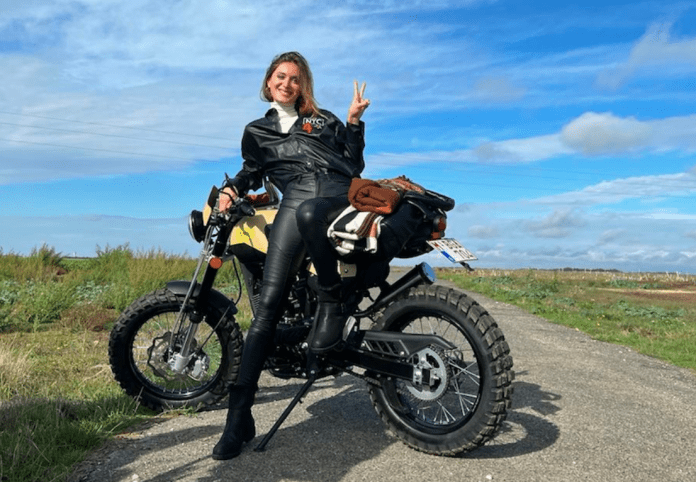 Bluroc présente une édition spéciale de sa moto best seller : la Hero Desert Trophy