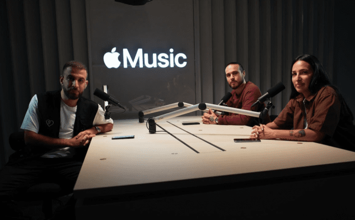 Apple Music présente 'LE CODE Review'