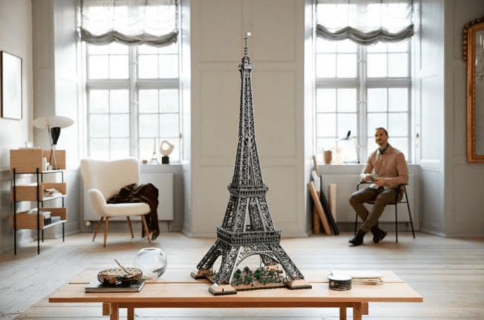 La Tour Eiffel en 10.001 briques