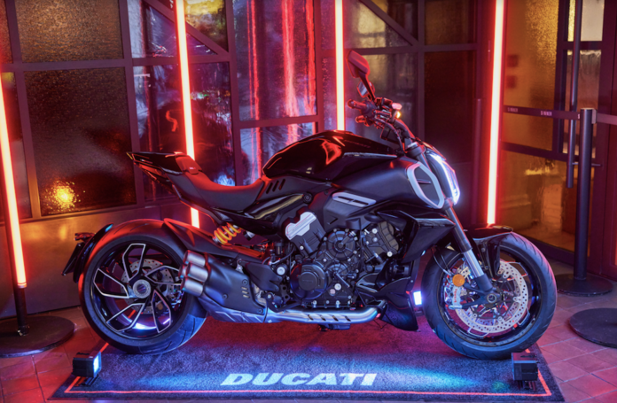 Le Ducati Diavel V4 fait son show