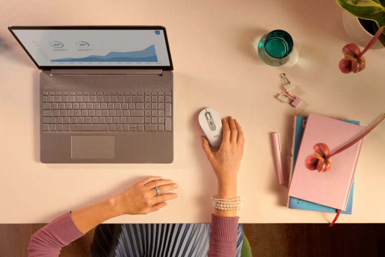 Logitech dévoile la Signature M650, une souris ambidextre