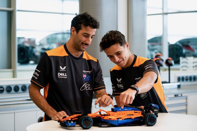 LEGO présente sa nouvelle monoplace McLaren faite de 1432 briques