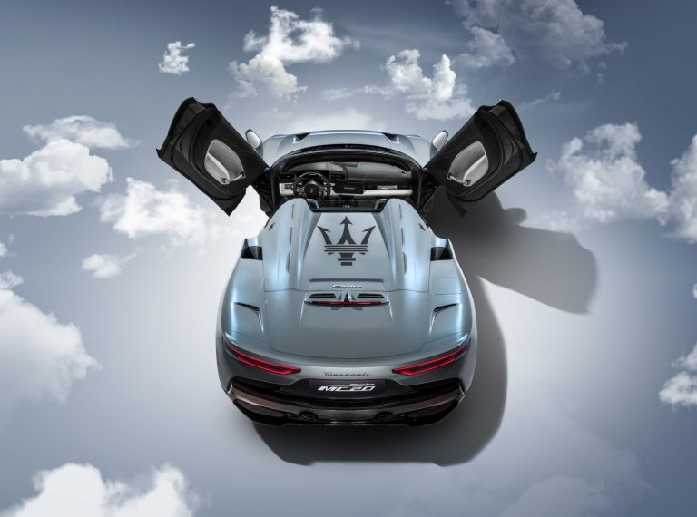 La  nouvelle Maserati MC20 Cielo prend son envol