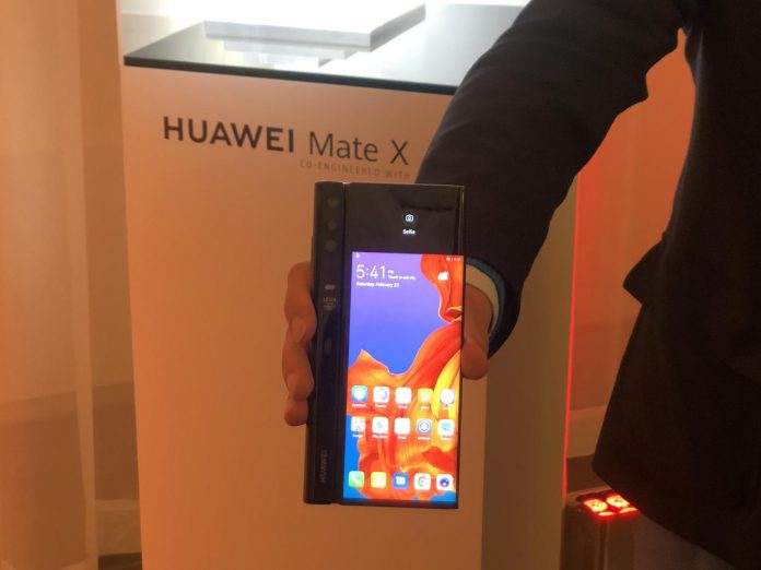 MWC 2019 - On a essayé le Huawei Mate X