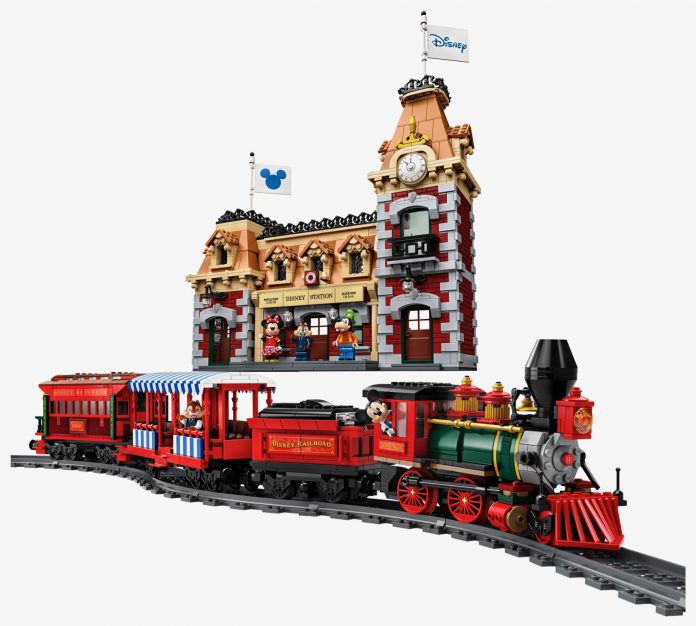 Le train et la gare Disney LEGO arrivent en gare