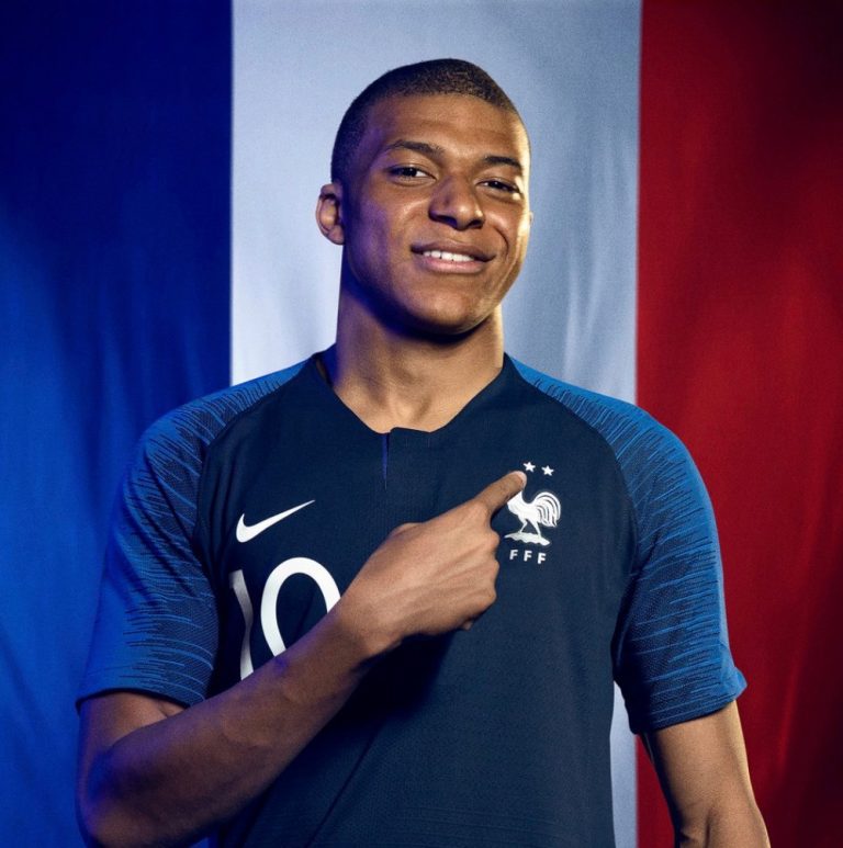 Voici le nouveau maillot Nike des Bleus !