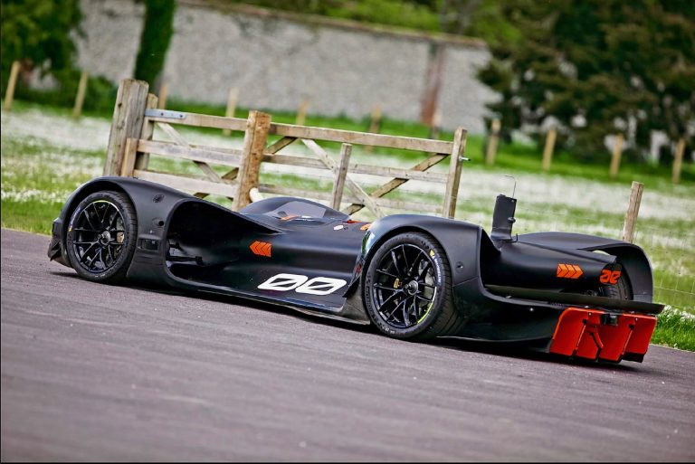 Robocar, une voiture robot sur la piste de Goodwood
