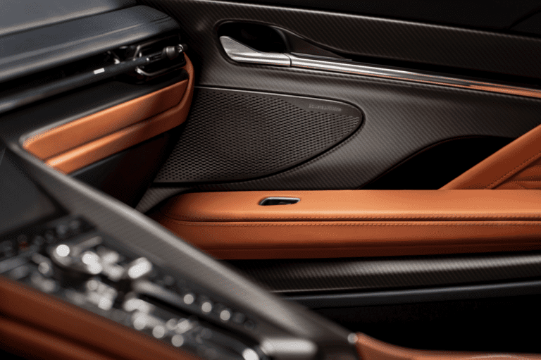Aston Martin signe Bowers & Wilkins pour le système audio de sa DB12