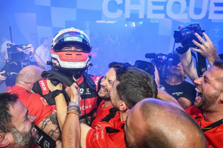 Jake Dennis sacré Champion du Monde 2023 de Formule E