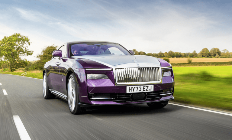 On a conduit la très luxueuse Rolls-Royce Spectre