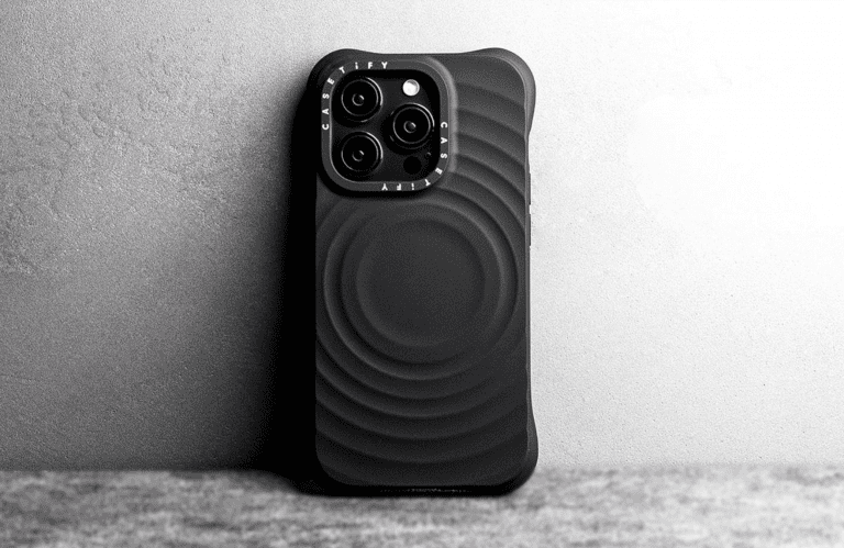 CASETiFY lance The Black Case, une coque minimaliste et protectrice