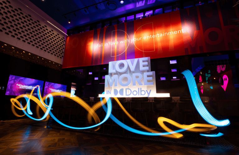 La technologie des enceintes sans fil Dolby Atmos FlexConnect arrive sur davantage de téléviseurs