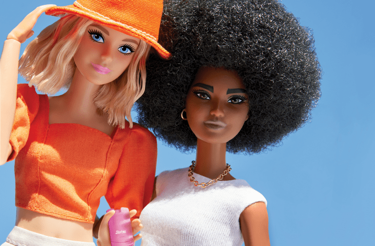 MWC 2024 : Fan de Barbie ? Vous pourrez bientôt acheter un téléphone à clapet Barbie Flip Phone