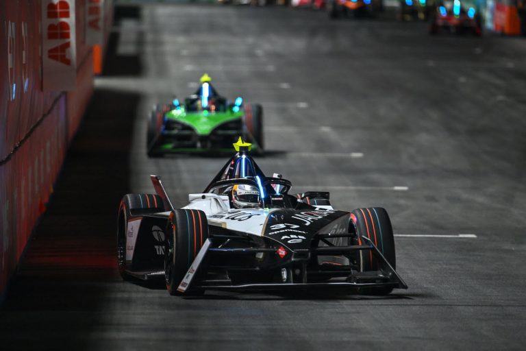 Formule E : Nick Cassidy prend la tête du classement