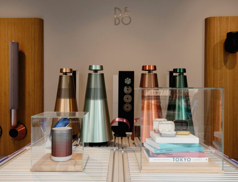 Bang & Olufsen inaugure son magasin parisien rénové du Marais