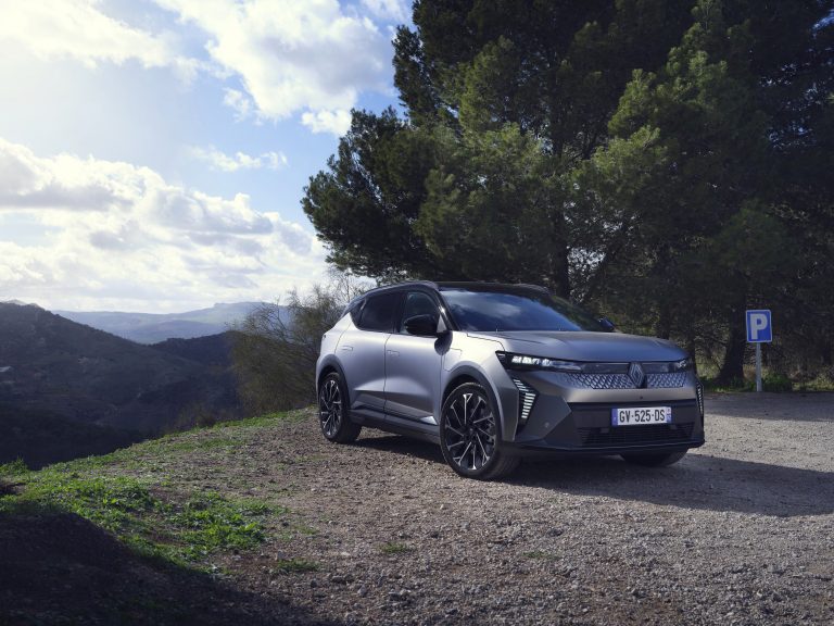 Renault Scenic E-Tech , on a essayé la voiture de l’année 2024 !