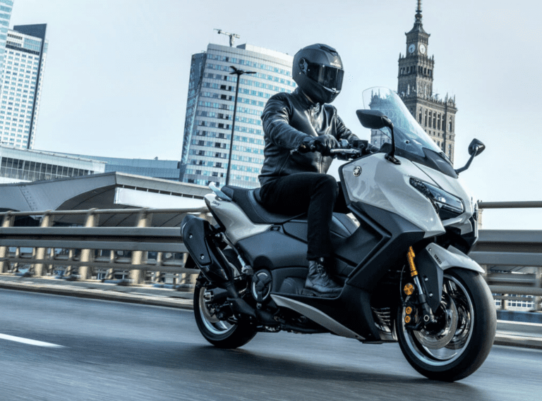 TMAX, Le maxiscooter sportif premium passe au niveau supérieur