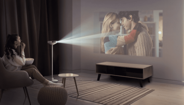 CES 2025 : Le nouveau projecteur de LG fait également office de haut-parleur et de lampe