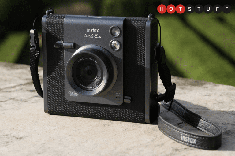 L’Instax Evo Wide surdimensionne l’appareil photo instantané hybride de Fujifilm
