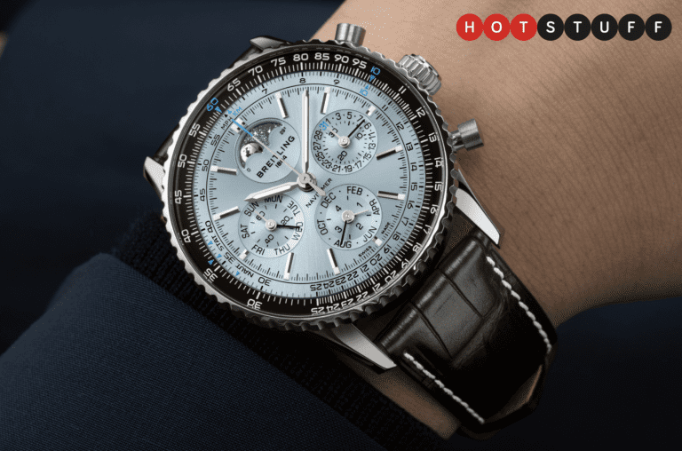 La nouvelle Navitimer calendrier perpétuel de Breitling éblouit en bleu glacier
