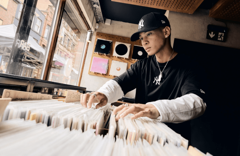 New Era dévoile une nouvelle silhouette de 9Forty avec son édition M-CROWN