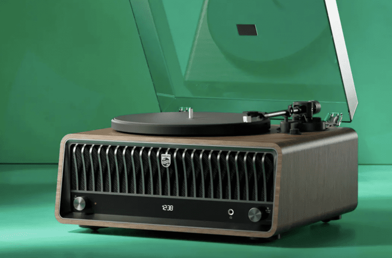 La platine vinyle tout-en-un la plus puissante au monde est un incontournable pour tout salon d’inspiration rétro