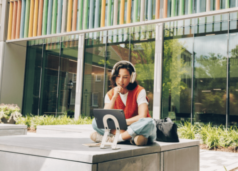 Twelve South lance Curve Mini, un support pour tablette portable et réglable