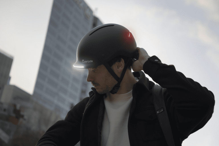 LIFE, le casque lumineux au design primé au DesignEuropa Award 2025