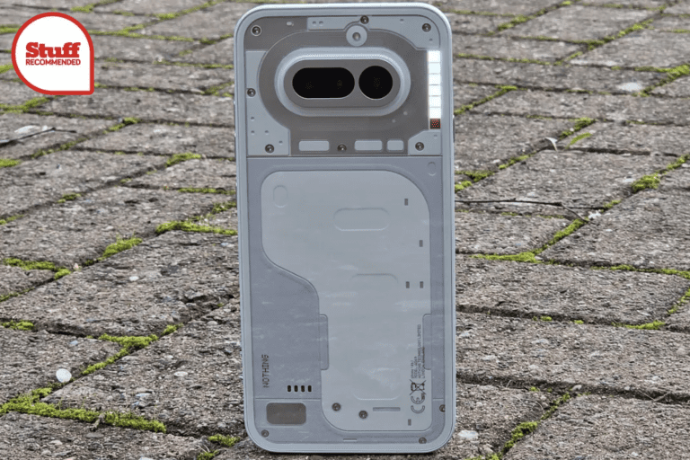 On a testé le Nothing Phone 4a : l’un de nos téléphones abordables préférés mis à jour là où il faut